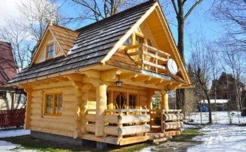 Αυτό το μικρό ξύλινο σπιτάκι είναι μόλις 27 τετραγωνικά αλλά θα σας κλέψει την καρδιά