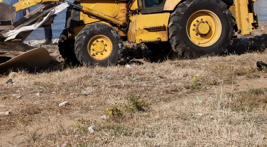 Μπουλντόζες για ακαθάριστα οικόπεδα και πυροπροστασία: Απίστευτες καταστάσεις με τα νέα μέτρα