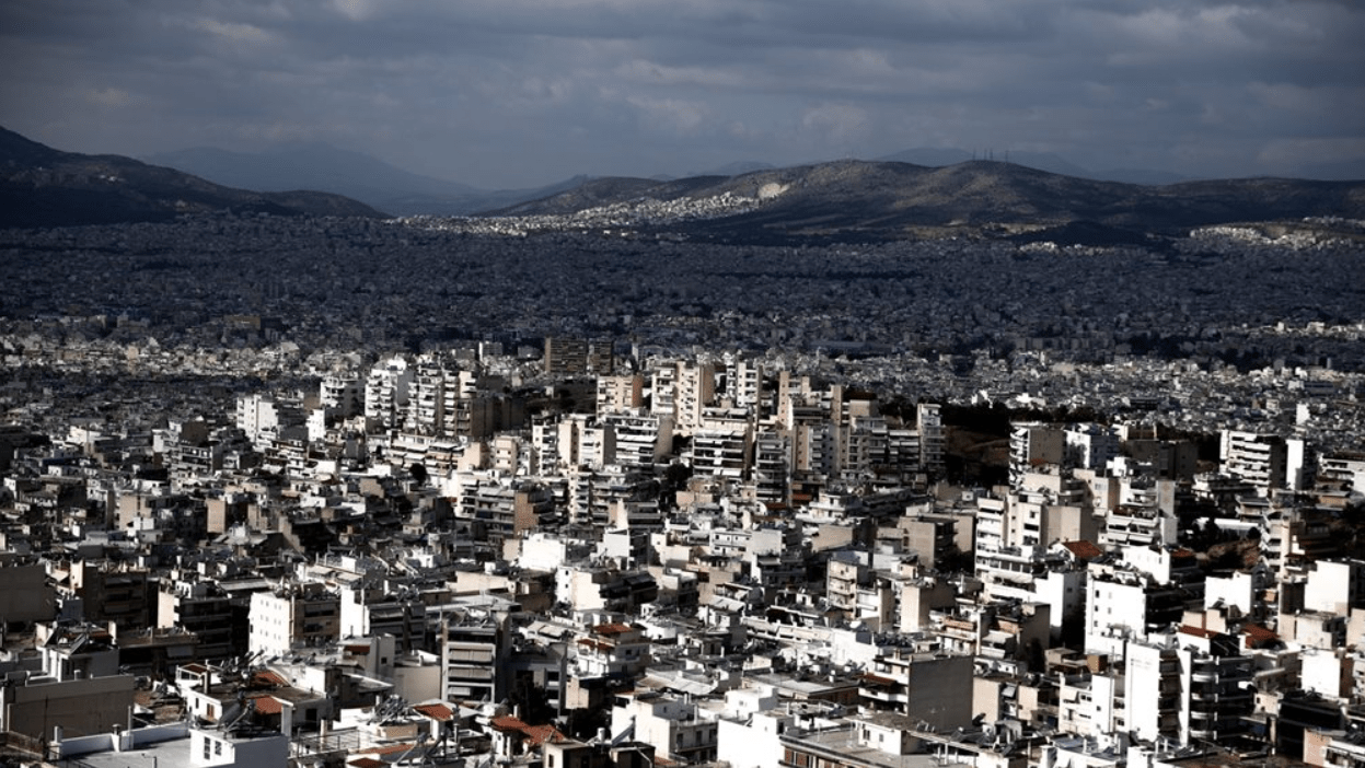Οξείες αντιδράσεις στο ενδεχόμενο επιβολής φόρου στα κλειστά ακίνητα